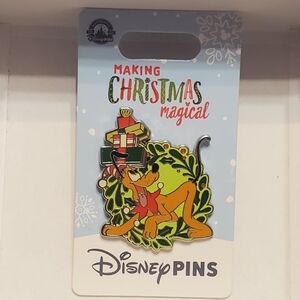 New Disney Parks Holiday Pin Making Christmas Magical Pluto Wreath Pin